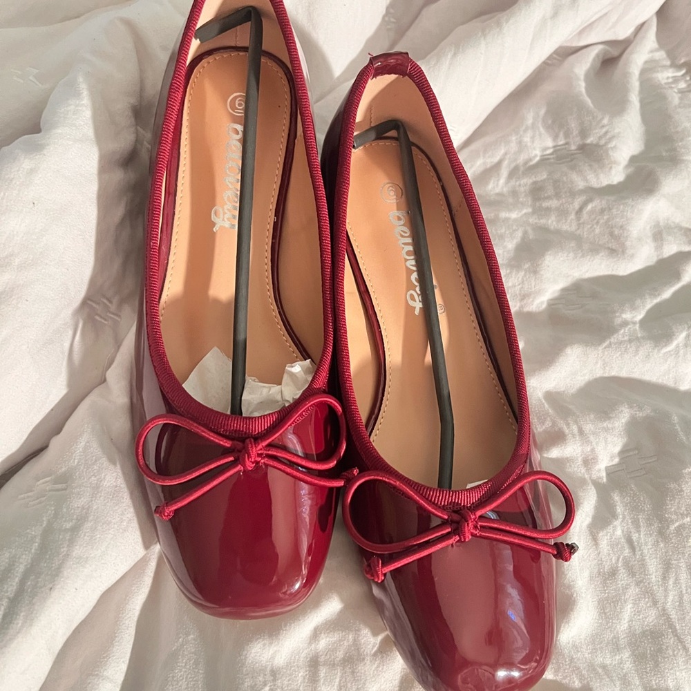 Elegant Burgundy shoes with chunky heels..with Bow Detail
